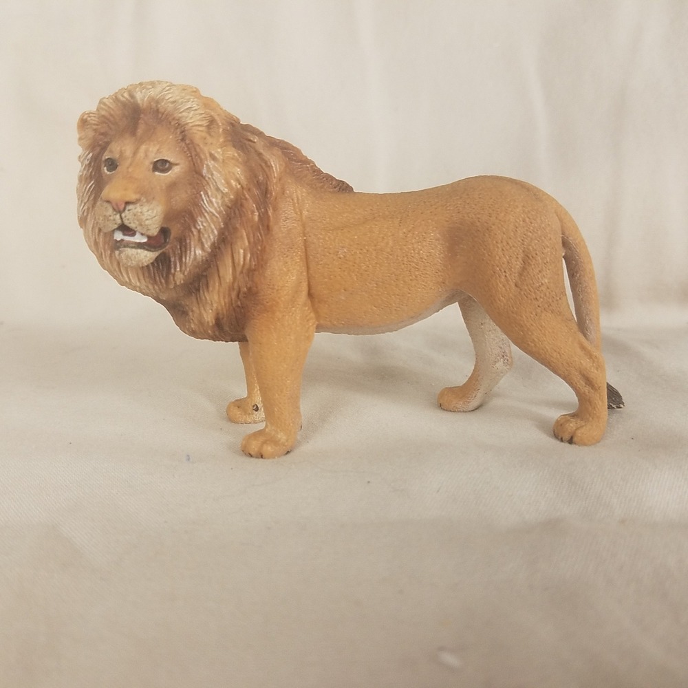 Schleich Male Lion Figure 14363‎ Realistic Wildlife Safari Animal Toy 2007 Tan